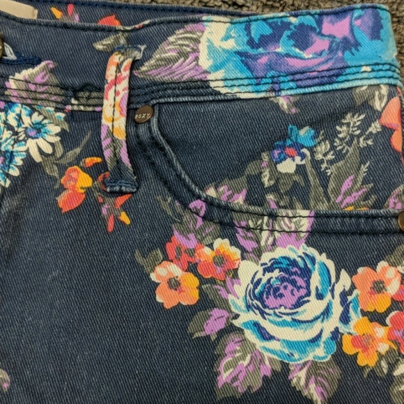 Roxy Jean Shorts Size 3/ 26 - Picture 8 of 8